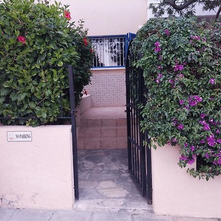 Kings Apartment With Private Garden Paphos Exterior photo