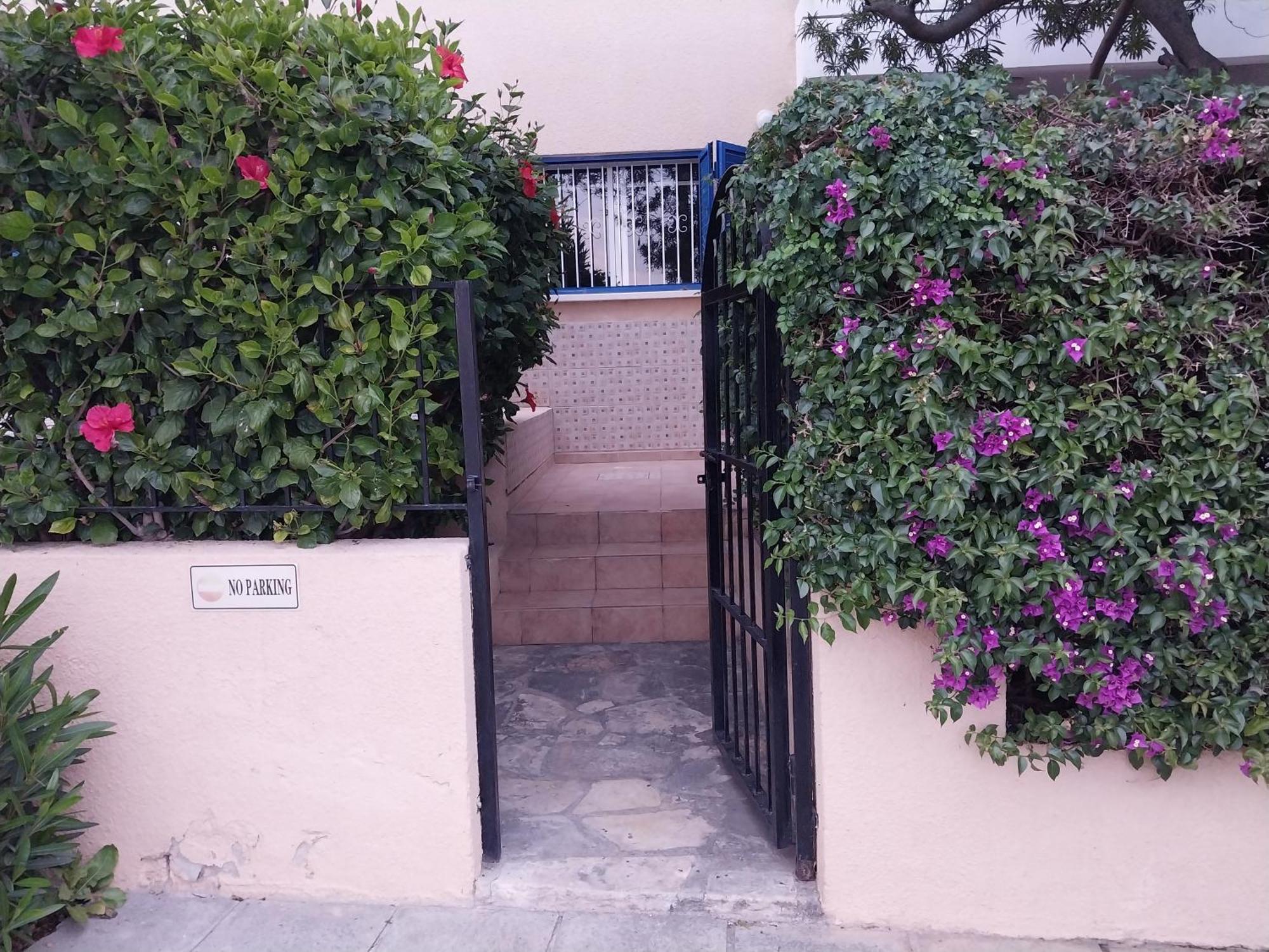 Kings Apartment With Private Garden Paphos Exterior photo