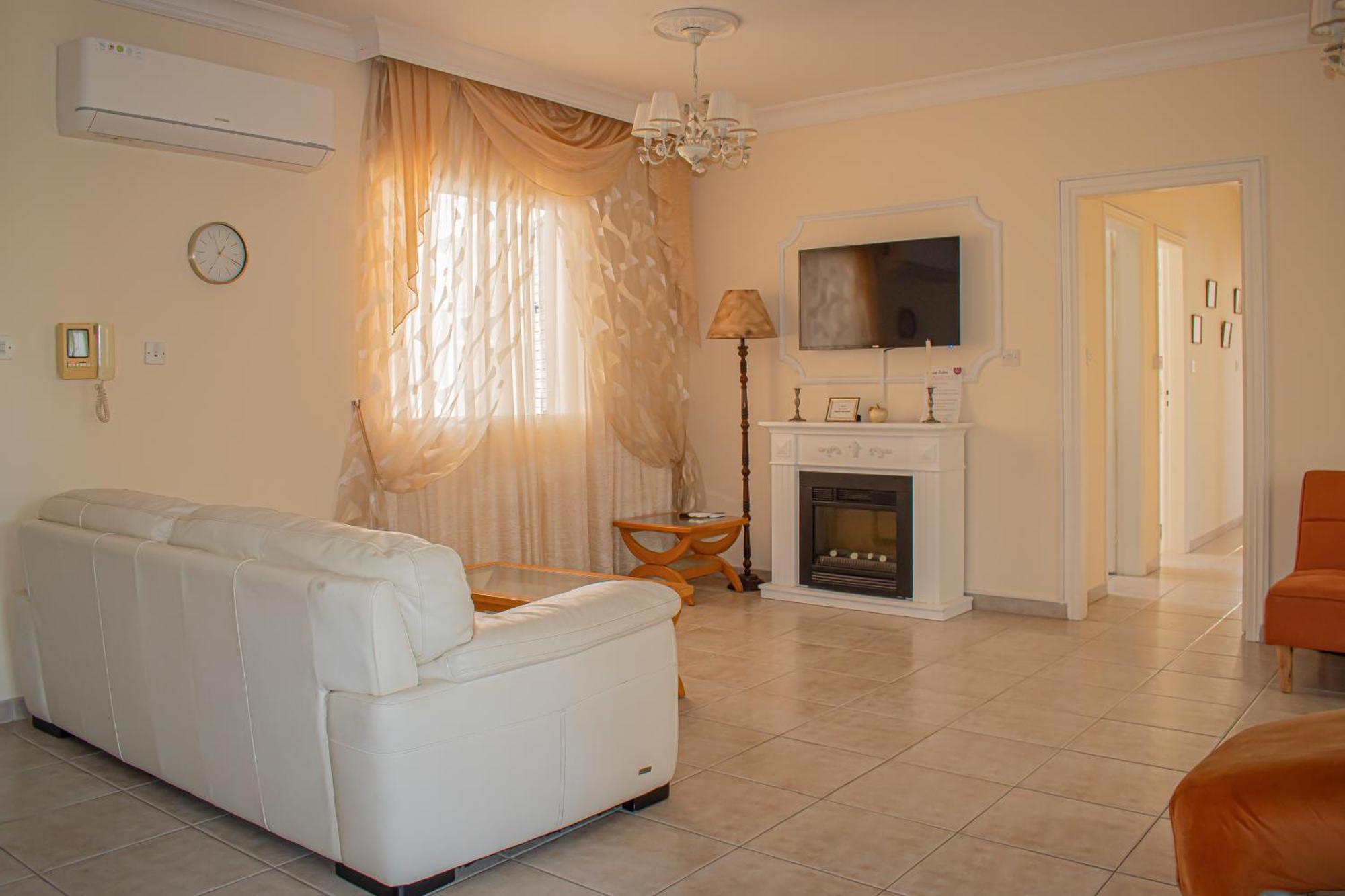 Kings Apartment With Private Garden Paphos Exterior photo